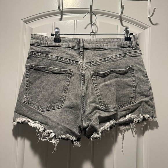 H&M Gray Jean Shorts with Frayed Hem - Picture 2 of 3